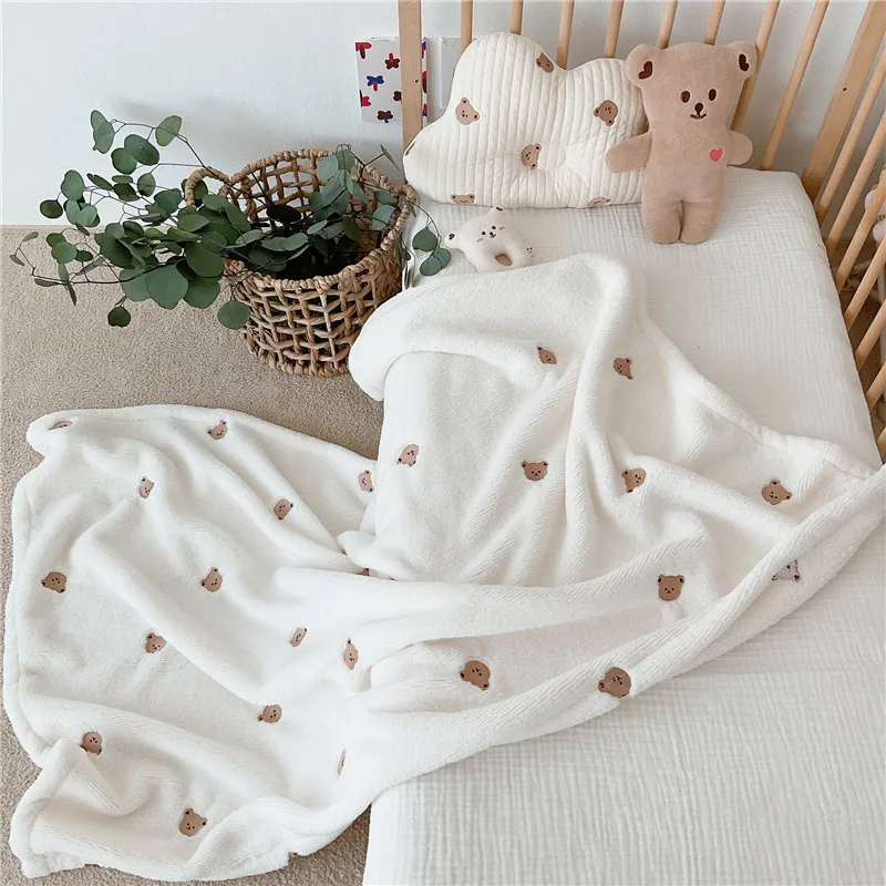 

Korean Bear Olive Embroidery Baby Blanket Throws Coral Fleece Soft Newborn Infant Swaddle Wrap Blankets Bedding Stroller Cover