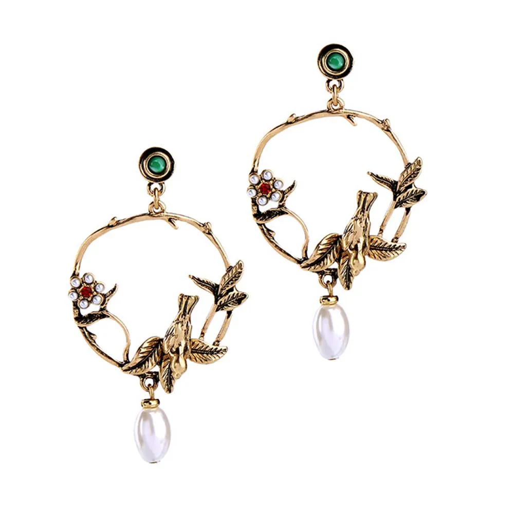 Vintage Elegant Flower Three-Dimensional Bird Earrings European And American Style Women Luxury Pearl Pendant
Vintage Elegant Flower Three-Dimensional Bird Earrings European And American Style Women Luxury Pearl Pendant