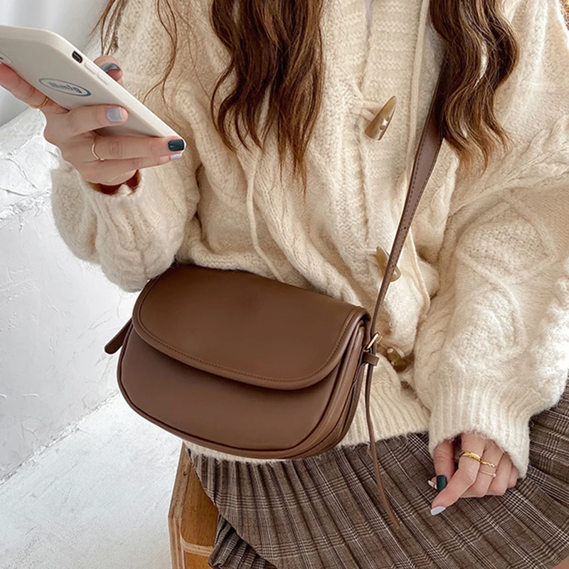 Korea Simple Solid PU Leather Crossbody Bag Women Adjustable Strap Leisure Versatile Shoulder Bags Stylish Vintage Bolsas Mujer
Korea Simple Solid PU Leather Crossbody Bag Women Adjustable Strap Leisure Versatile Shoulder Bags Stylish Vintage Bolsas Mujer