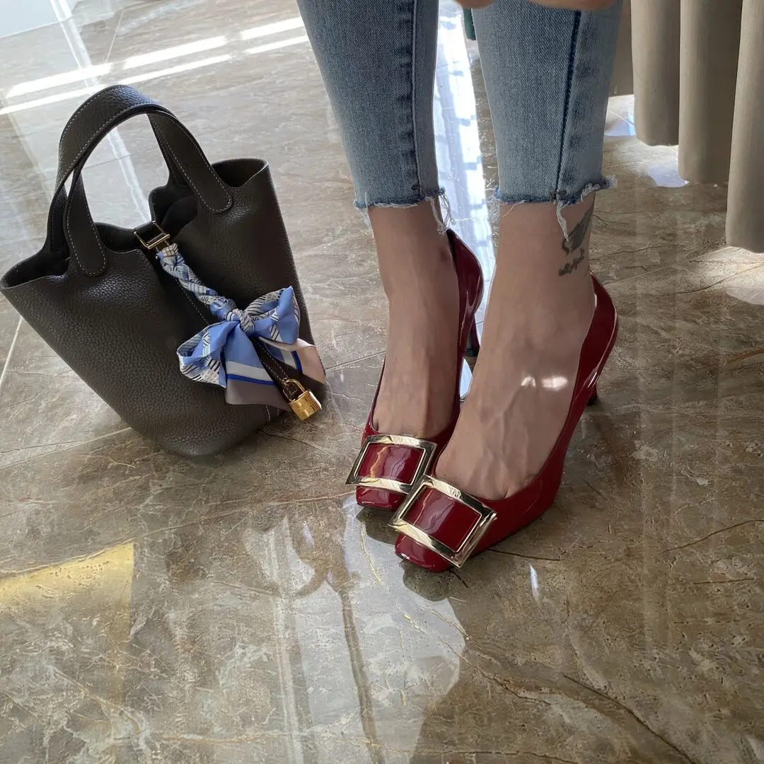 Rose color square buckle wedding shoes women's shoes new square toe patent leather high heels shallow mouth commuter shoes
Rose color square buckle wedding shoes women's shoes new square toe patent leather high heels shallow mouth commuter shoes