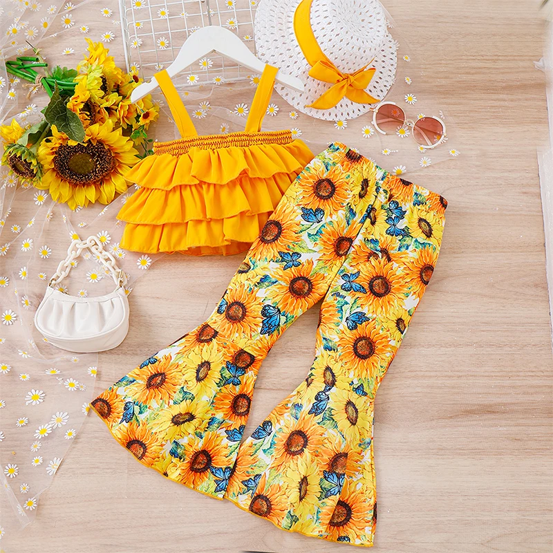 4-7 Years Kid Girls Clothes Set Sleeveless Ruffled Camisole with Sunflower Print Flare Pants and Sun Hat Summer Outfit
4-7 Years Kid Girls Clothes Set Sleeveless Ruffled Camisole with Sunflower Print Flare Pants and Sun Hat Summer Outfit
