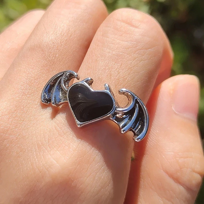 Korean Punk Gothic Heart Wing Rings For Women Men Bat Wing Ring Red Black Devil Ring Retro Hip Hop Couple Rings Fashion Jewelry
Korean Punk Gothic Heart Wing Rings For Women Men Bat Wing Ring Red Black Devil Ring Retro Hip Hop Couple Rings Fashion Jewelry