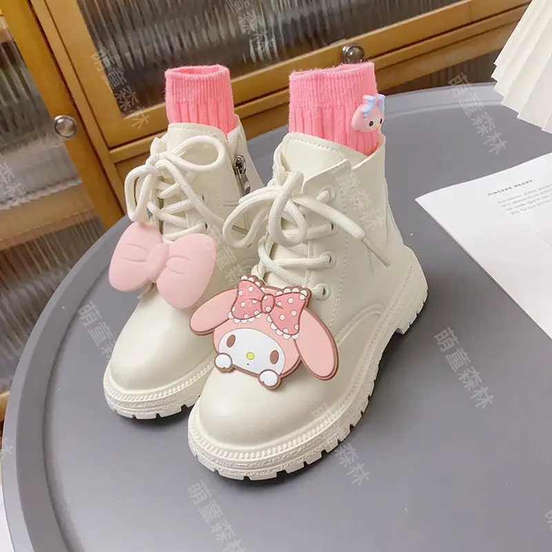 Сапоги Sanrioes в стиле аниме Melody Cinnamoroll для девочек, детские модные резиновые сапоги, осень и зима, Лолита, принцесса Martin
Сапоги Sanrioes в стиле аниме Melody Cinnamoroll для девочек, детские модные резиновые сапоги, осень и зима, Лолита, принцесса Martin