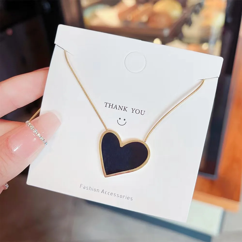 Romantic black love light luxury titanium steel does not fade exquisite all-match retro peach heart French pendant sweater chain 
Romantic black love light luxury titanium steel does not fade exquisite all-match retro peach heart French pendant sweater chain