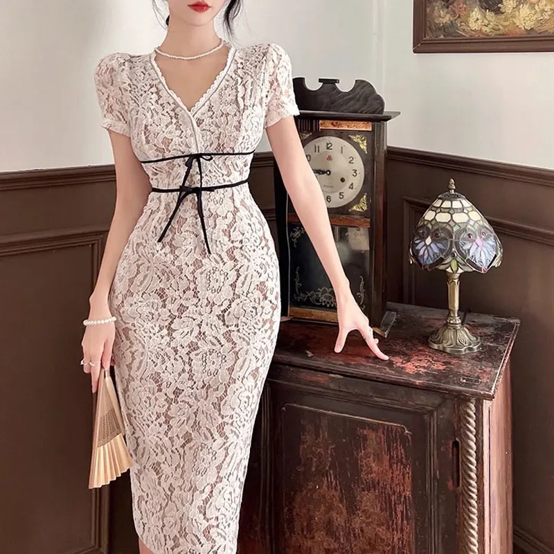 Elegant V Neck Slim Lace White Midi Dress Summer Fashion Vintage Temperament Short Sleeve Bodycon Vestido Office Lady Outfit
Elegant V Neck Slim Lace White Midi Dress Summer Fashion Vintage Temperament Short Sleeve Bodycon Vestido Office Lady Outfit
