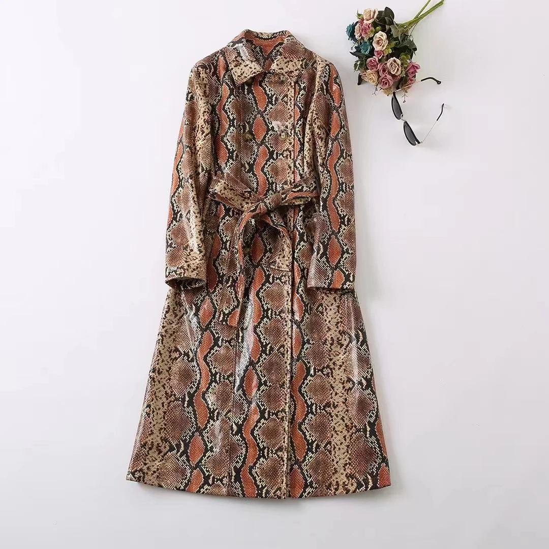 New European and American women's wear for winter 2022 Long sleeve lapel double breasted Fashionable vintage print trench coat
New European and American women's wear for winter 2022 Long sleeve lapel double breasted Fashionable vintage print trench coat