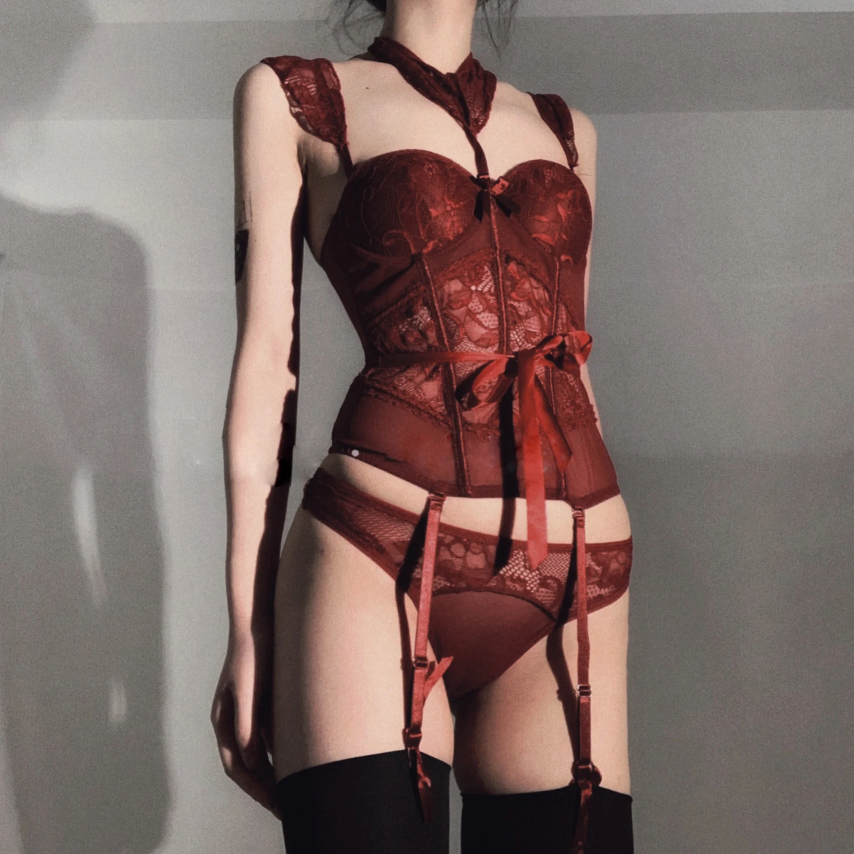Women Halter Hollow Bustier Tops Fashion Underwear Erotic Lingerie Lace Body Out Corset Slimming Belt Transparent Underwear
Women Halter Hollow Bustier Tops Fashion Underwear Erotic Lingerie Lace Body Out Corset Slimming Belt Transparent Underwear