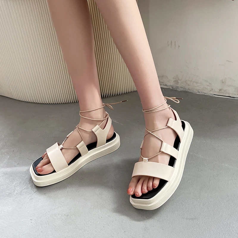 Сандалии женские в римском стиле на толстой подошве, удобная универсальная обувь с эластичным ремешком, на шнуровке, лето 2022
Сандалии женские в римском стиле на толстой подошве, удобная универсальная обувь с эластичным ремешком, на шнуровке, лето 2022