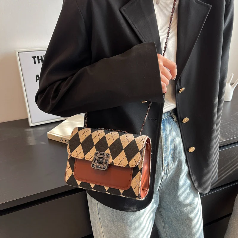 Texture foreign style small bag women's bag 2021 new fashion autumn and winter Lingge leisure small square Bag Messenger Bag ins
Texture foreign style small bag women's bag 2021 new fashion autumn and winter Lingge leisure small square Bag Messenger Bag ins