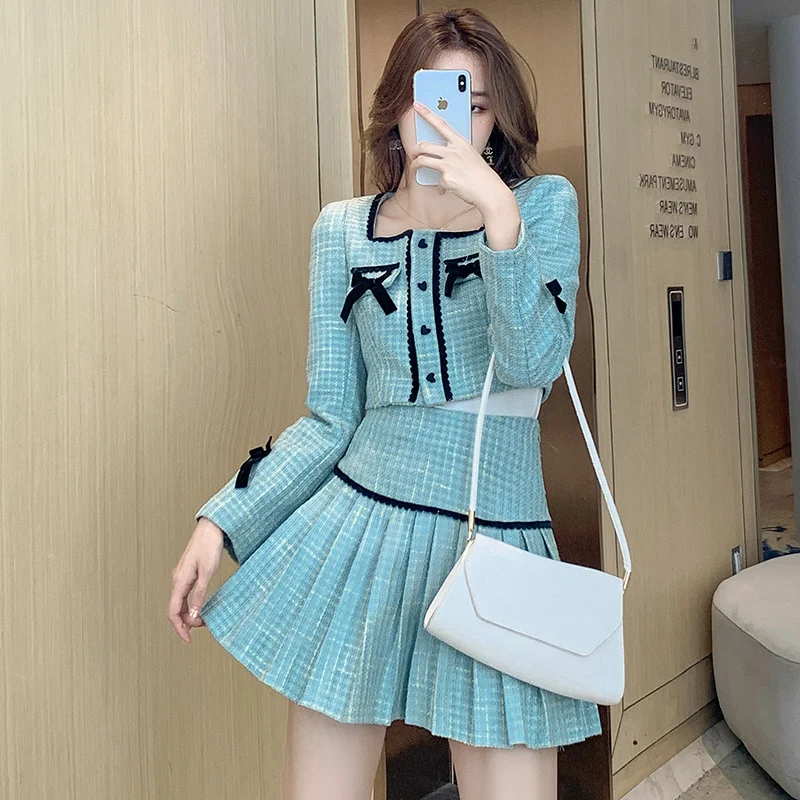 Fashion Short Autumn And Winter Tweed Two-piece Suit Korean Version Square Collar Long-sleeved Coat+High Waist Pleated Skirt Set
Fashion Short Autumn And Winter Tweed Two-piece Suit Korean Version Square Collar Long-sleeved Coat+High Waist Pleated Skirt Set