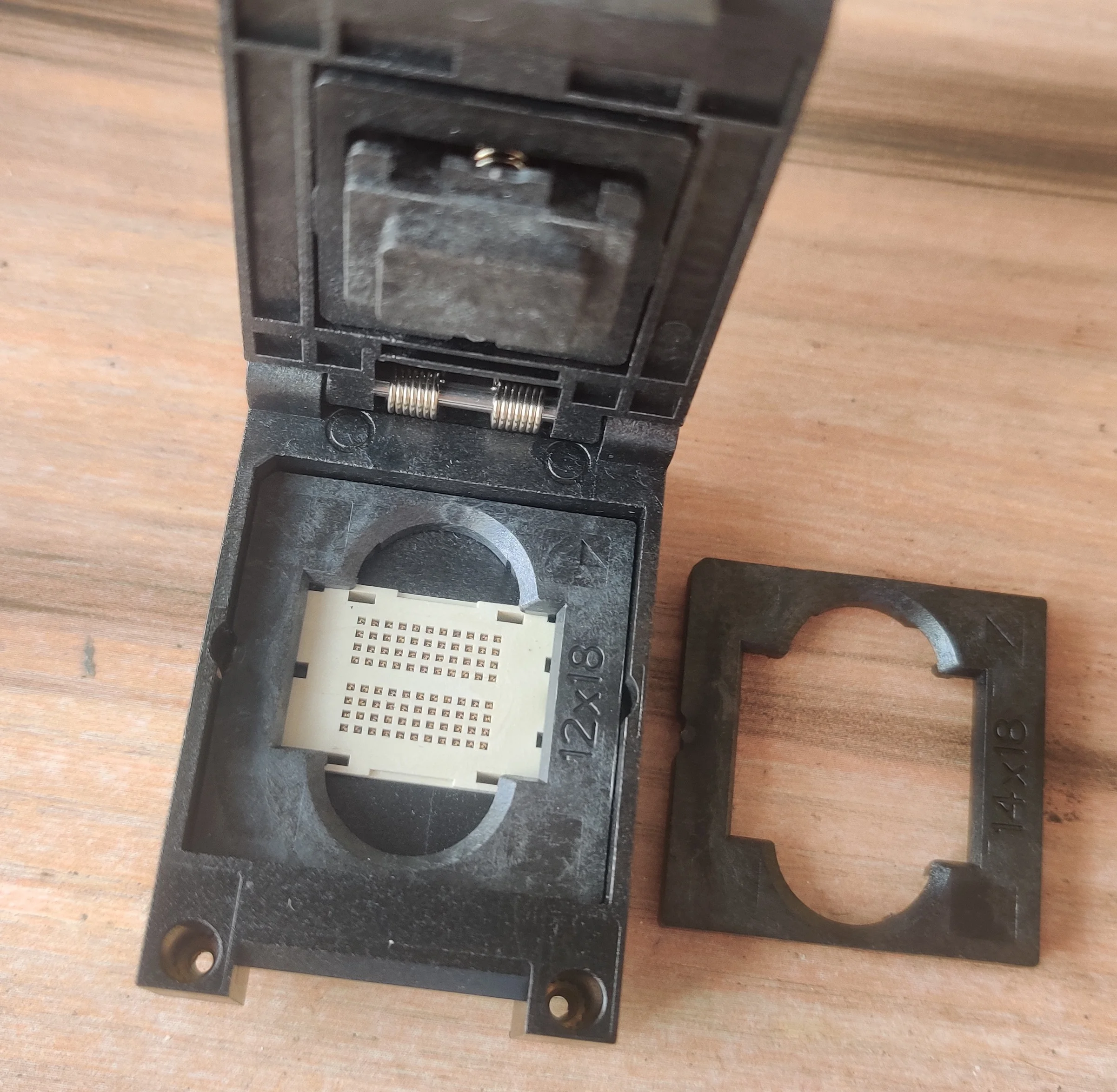 BGA132/152 magnetic suction seat flip probe aging seat flash chip empty seat 1.0 spacing IC empty seat
BGA132/152 magnetic suction seat flip probe aging seat flash chip empty seat 1.0 spacing IC empty seat