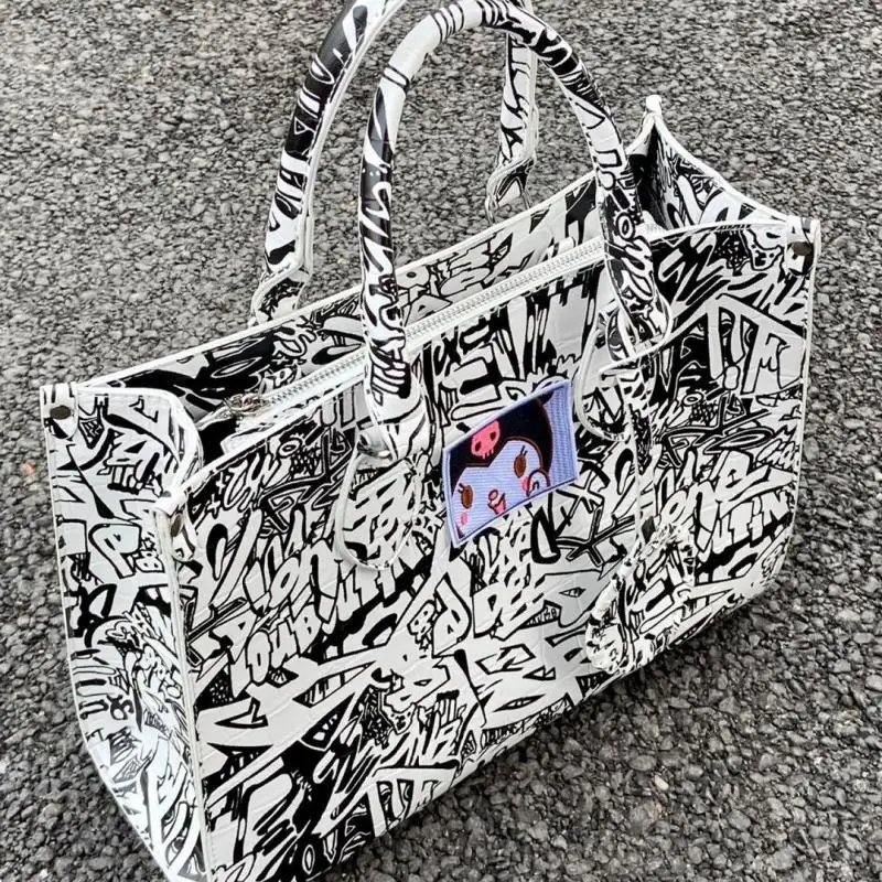 Kuromi Sanrio Cute Shoulder Bag Kawaii Cartoon School Bag Anime Portable Large-Capacity Graffiti Shoulder Travel Bag Girl Gift
Kuromi Sanrio Cute Shoulder Bag Kawaii Cartoon School Bag Anime Portable Large-Capacity Graffiti Shoulder Travel Bag Girl Gift