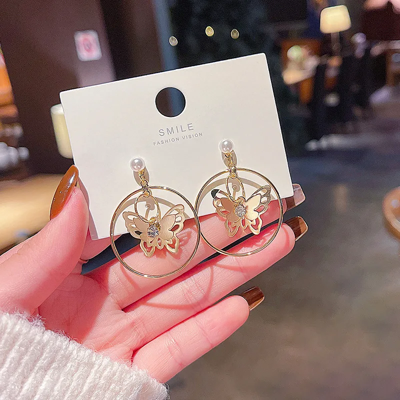 2022 New Circle Hollowed Out Butterfly Dangle Earrings Retro Bohemian Wholesale Exquisite Jewellery for Woman Earrings Fashion
2022 New Circle Hollowed Out Butterfly Dangle Earrings Retro Bohemian Wholesale Exquisite Jewellery for Woman Earrings Fashion