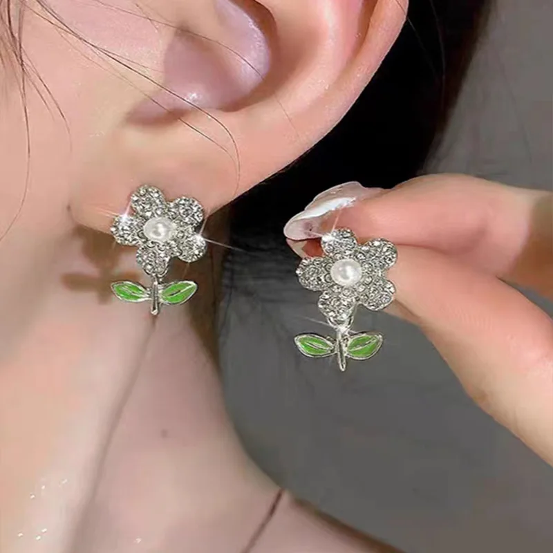 Rhinestone Green Sun Flower Golden Earrings for Women Fashion Summer Daily Wear Matching Accessories Birthday Gift Party Jewelry
Rhinestone Green Sun Flower Golden Earrings for Women Fashion Summer Daily Wear Matching Accessories Birthday Gift Party Jewelry