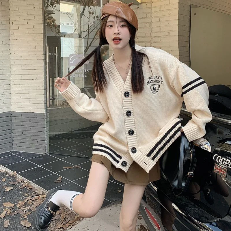 Deeptown Vintage Preppy Beige Sweater Cardigan Women Oversize Harajuku Korean Fashion Knitted Jumper Female School Girly Tops
Deeptown Vintage Preppy Beige Sweater Cardigan Women Oversize Harajuku Korean Fashion Knitted Jumper Female School Girly Tops