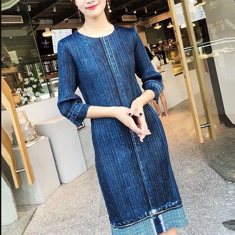 Women dress Imitation denim printed pleated dress women's summer 2021 new French retro slim slimming pleated straight dress 
Women dress Imitation denim printed pleated dress women's summer 2021 new French retro slim slimming pleated straight dress