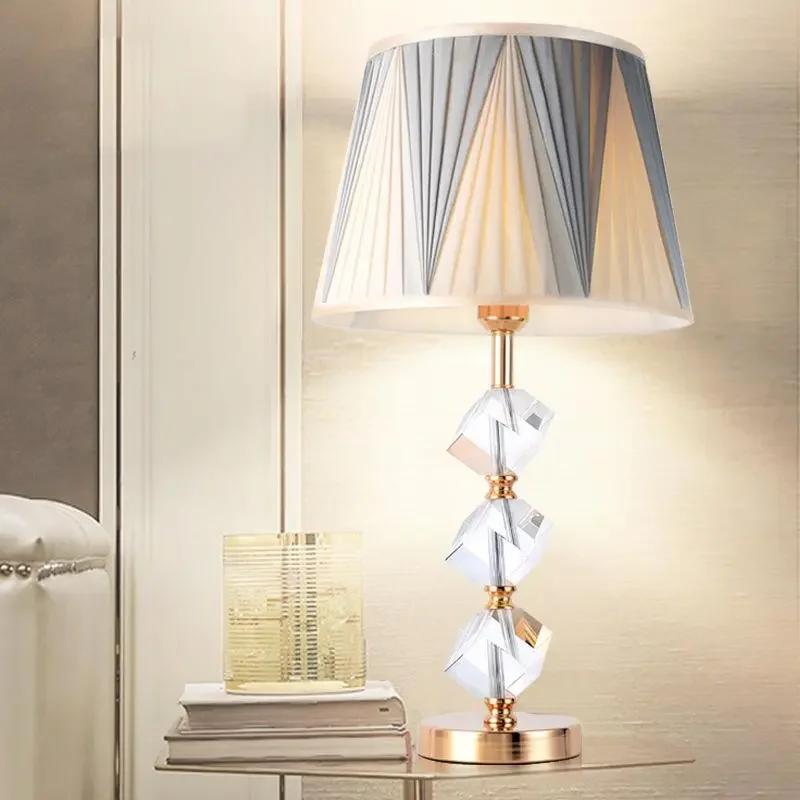 

Настольная лампа, светодиодный современный прикроватный столик со стразами в европейском стиле, минималистичное освещение для гостиной, кабинета, украшение для чтения