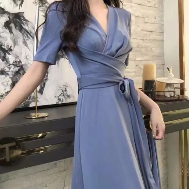 2022 Women Summer Midi V Neck Dress Short Sleeve Long Skirt Sexy Party Dress Elegant Party Club Streetwear
2022 Women Summer Midi V Neck Dress Short Sleeve Long Skirt Sexy Party Dress Elegant Party Club Streetwear