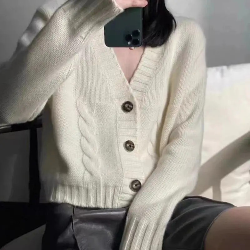 Soft waxy cardigan women autumn and winter new V-neck solid color casual fashion twist sweater coat women
Soft waxy cardigan women autumn and winter new V-neck solid color casual fashion twist sweater coat women