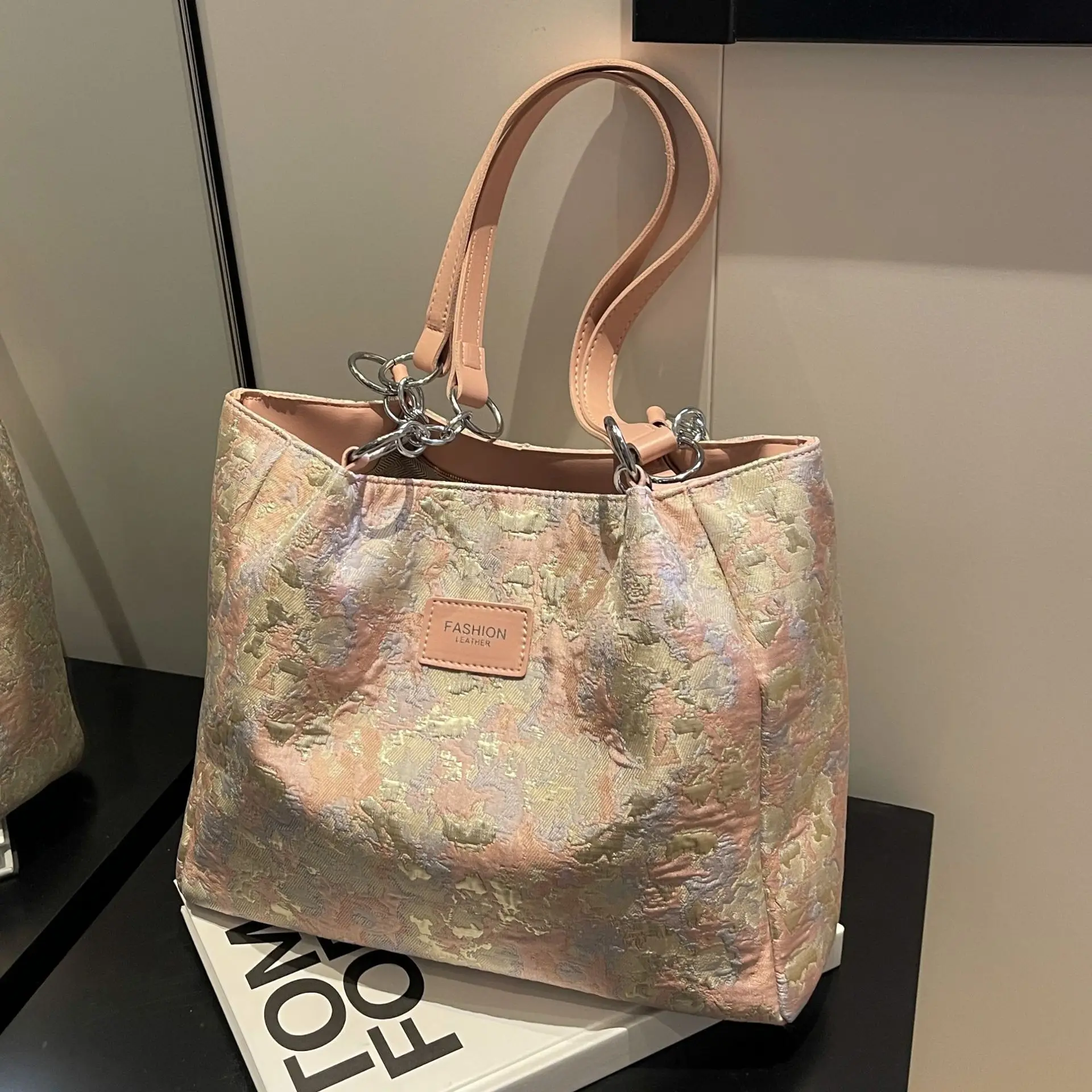 Офисная Женская вместительная сумка для женщин, новинка 2023, модные сумки-тоуты, сумка на плечо, женская сумка, Ins шикарная сумка-шоппер
Офисная Женская вместительная сумка для женщин, новинка 2023, модные сумки-тоуты, сумка на плечо, женская сумка, Ins шикарная сумка-шоппер