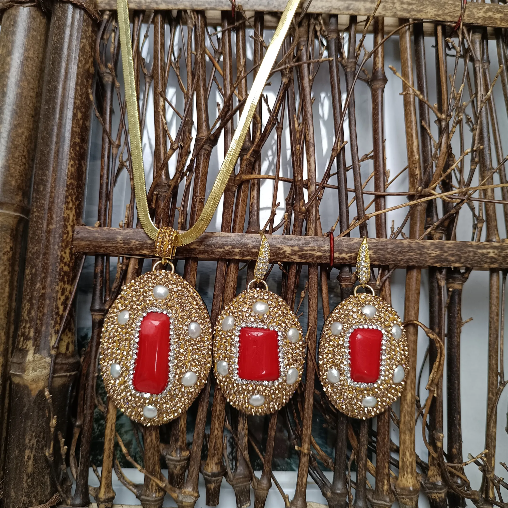 European and American style coral earrings necklace pendant female personality simple and elegant trend jewelry
European and American style coral earrings necklace pendant female personality simple and elegant trend jewelry