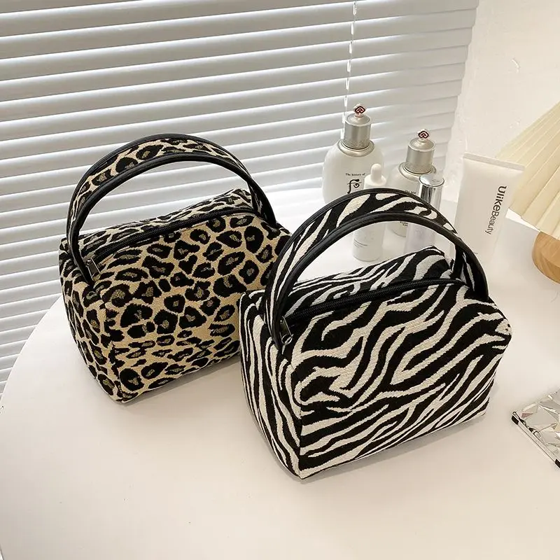 Cosmetic Bag Zipper Leopard Print Portable Outdoor Travel Makeup Bags Female Storage Pouch Large Capacity Beauty Organizer Women
Cosmetic Bag Zipper Leopard Print Portable Outdoor Travel Makeup Bags Female Storage Pouch Large Capacity Beauty Organizer Women