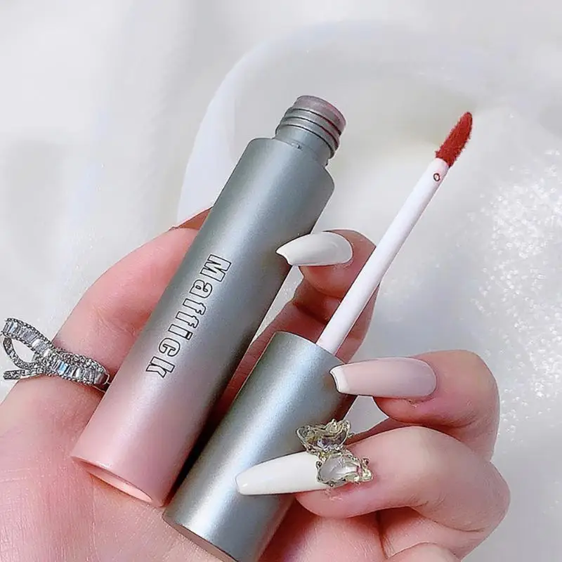Matte Velvet Lip Glaze Waterproof Long Lasting Not EasyTo Fade Lip Gloss Silky Smooth Lipstick Makeup Sexy Women Lip Balm Gift
Matte Velvet Lip Glaze Waterproof Long Lasting Not EasyTo Fade Lip Gloss Silky Smooth Lipstick Makeup Sexy Women Lip Balm Gift