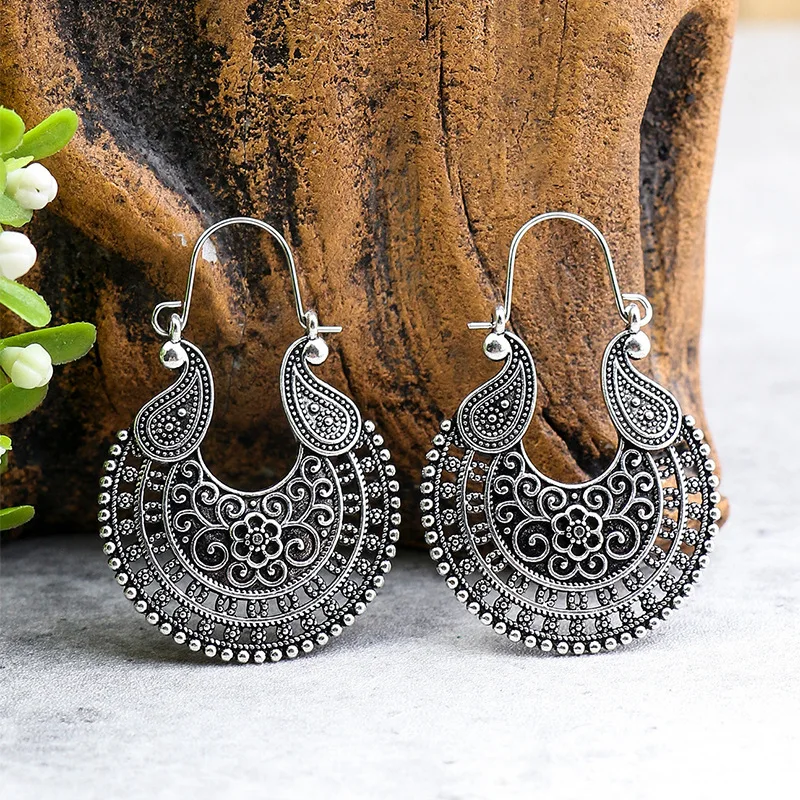 Baroque Geometric Retro Alloy Earrings Women's Ethnic Style Tribal Texture Accessories Personality Fashion Earrings 2022
Baroque Geometric Retro Alloy Earrings Women's Ethnic Style Tribal Texture Accessories Personality Fashion Earrings 2022