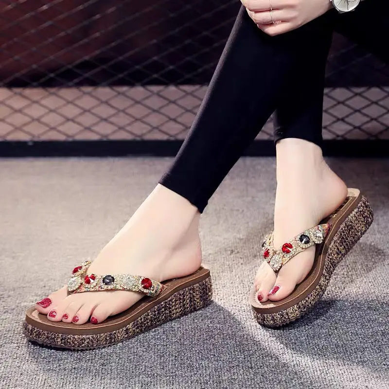 2022 new flip-flops women's summer wedge heel fashion net red all-match sandals thick bottom non-slip beach sandals 
2022 new flip-flops women's summer wedge heel fashion net red all-match sandals thick bottom non-slip beach sandals