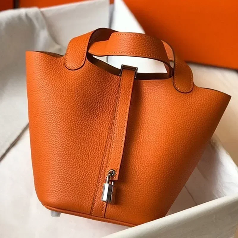 Genuine Leather New Fashion Women Bags Designer Handbags Female Daily Shopping Totes Bag Ladies Classic Bucket Bag Handbags
Genuine Leather New Fashion Women Bags Designer Handbags Female Daily Shopping Totes Bag Ladies Classic Bucket Bag Handbags