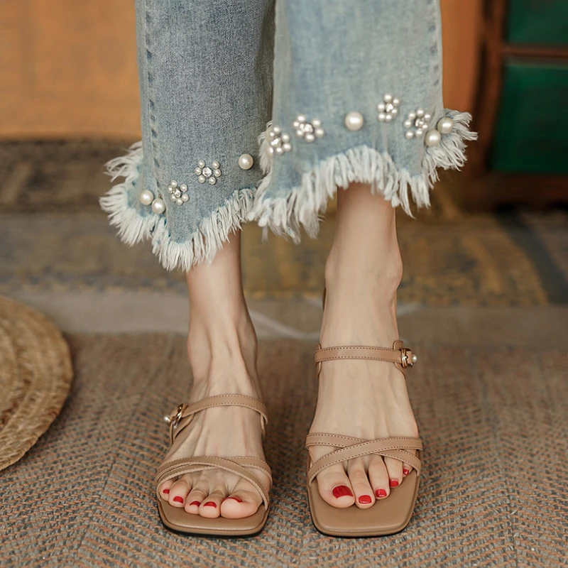 Босоножки женские на плоской подошве, белые сказочные шлепанцы, летняя мода, большие размеры, 2022
Босоножки женские на плоской подошве, белые сказочные шлепанцы, летняя мода, большие размеры, 2022