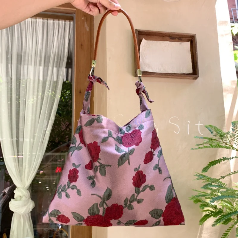 Retro Jacquard Women's Underarm Bag Casual Satin Ladies Flower Shoulder Bags Elegant Female Small Tote Purse Shopper Handbags
Retro Jacquard Women's Underarm Bag Casual Satin Ladies Flower Shoulder Bags Elegant Female Small Tote Purse Shopper Handbags