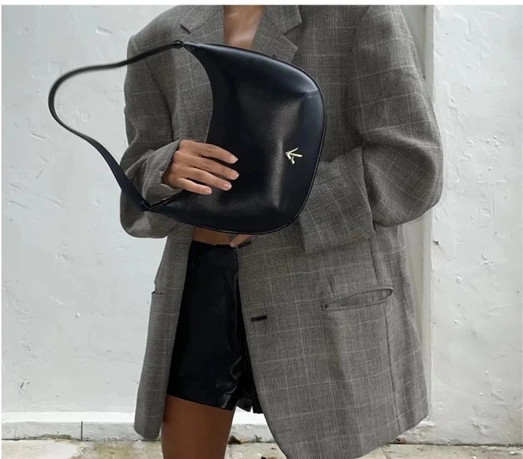 Turkish armpit bag arrow bag cowhide stray half moon bag portable shoulder bag
Turkish armpit bag arrow bag cowhide stray half moon bag portable shoulder bag