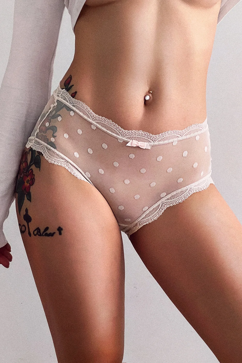Dot Patterned Transparent Sexy Women's Underwear Lace Hollow Out Thin Perspective Panties Summer Erotic Seamless Briefs Lingerie
Dot Patterned Transparent Sexy Women's Underwear Lace Hollow Out Thin Perspective Panties Summer Erotic Seamless Briefs Lingerie