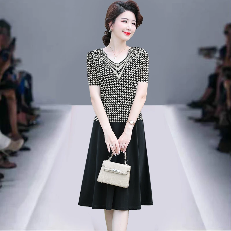 Fashion Women's plaid patchwork Dress Female Casual Style Summer V neck midi Dresses
Fashion Women's plaid patchwork Dress Female Casual Style Summer V neck midi Dresses