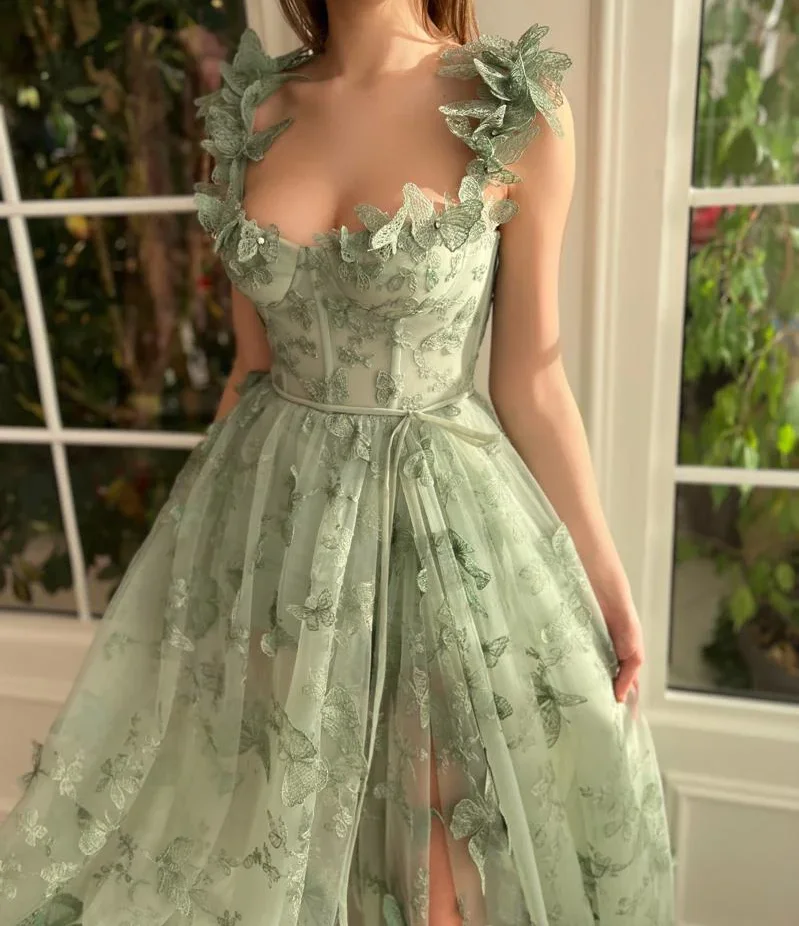 Butterfly Applique Sweetheart Prom Party Dresses Spaghetti Strap Tulle Backless Floor Length Formal Evening Party Dresses 2023
Butterfly Applique Sweetheart Prom Party Dresses Spaghetti Strap Tulle Backless Floor Length Formal Evening Party Dresses 2023