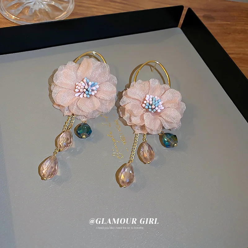 New flower crystal earrings female French retro small fragrance earrings fashion fresh super fairy earrings female
New flower crystal earrings female French retro small fragrance earrings fashion fresh super fairy earrings female