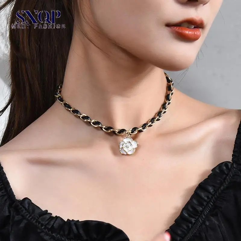 Simple Natural and Elegant Short Cute Cute Flowers Leather String Necklace Internet Celebrity Ins Style Cold Style
Simple Natural and Elegant Short Cute Cute Flowers Leather String Necklace Internet Celebrity Ins Style Cold Style