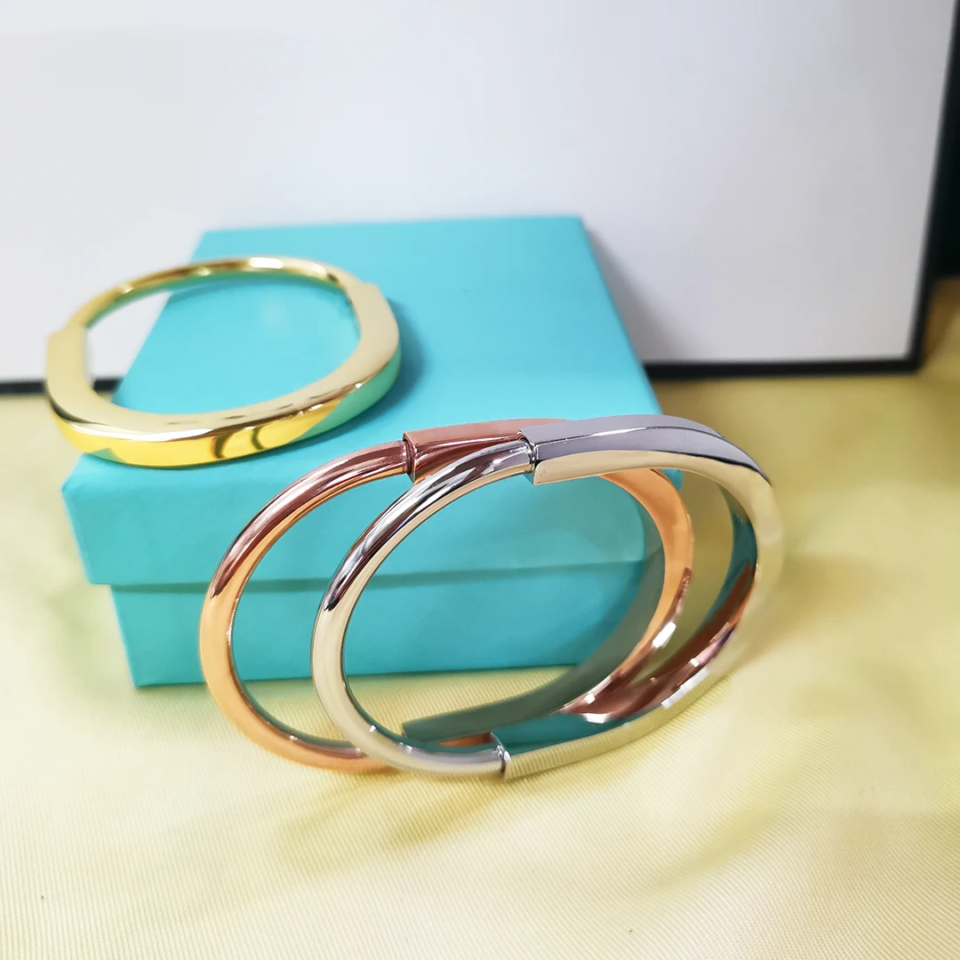 top v gold Lock head horseshoe bracelet for women 2023 bangle for women Designer Style free shipping itams fashion jewelry
top v gold Lock head horseshoe bracelet for women 2023 bangle for women Designer Style free shipping itams fashion jewelry