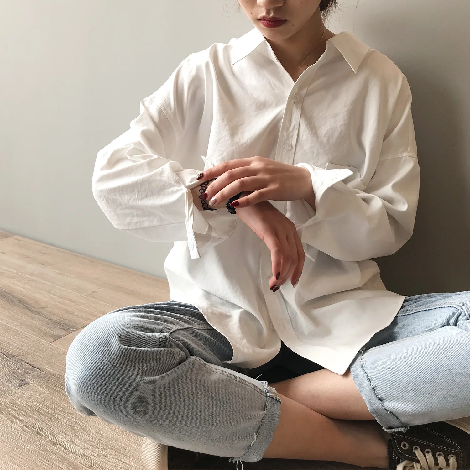 Minimalist Loose White Shirts for Women Turn-down Collar Solid Female Shirts Tops 2022 Spring Summer Blouses
Minimalist Loose White Shirts for Women Turn-down Collar Solid Female Shirts Tops 2022 Spring Summer Blouses
