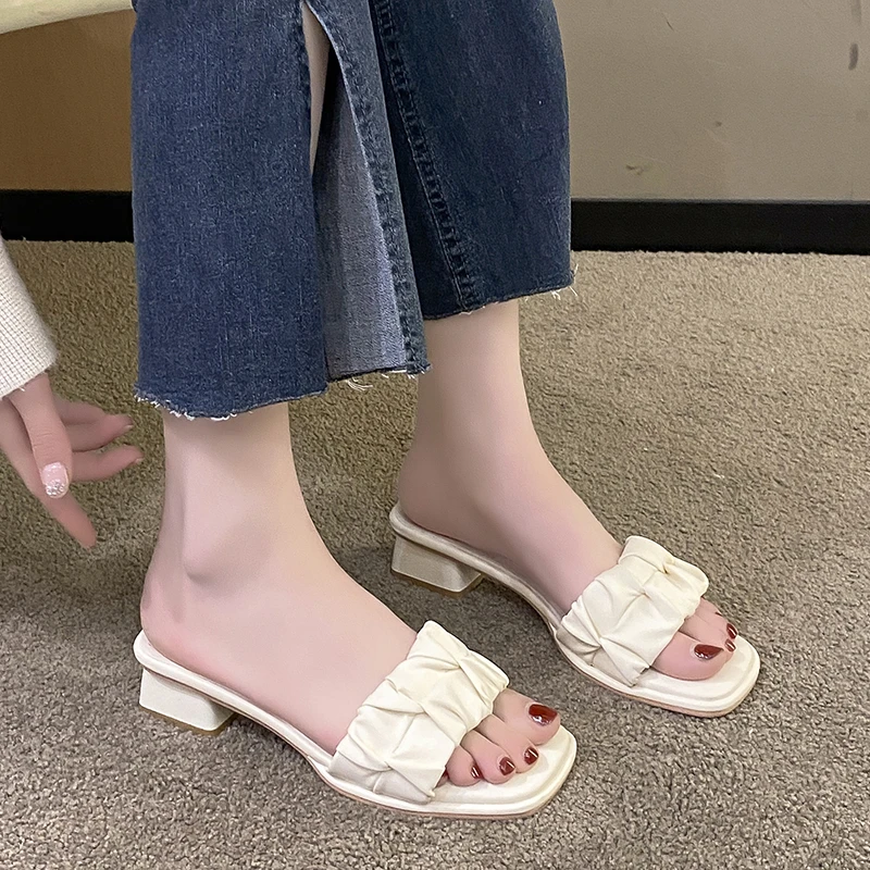2023 Summer New Solid Color Square Head Outwear Open Toe Women's Slippers Simple Square Heels Comfortable High Heels for Women
2023 Summer New Solid Color Square Head Outwear Open Toe Women's Slippers Simple Square Heels Comfortable High Heels for Women