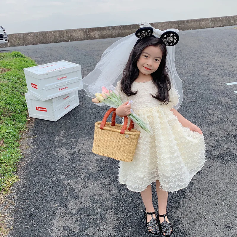 MILA CHOU 2022 Summer Baby Girls Fairy Feather Lace Princess Dress Children Cute Short-sleeve O-neck Beige Dress Kids Clothes
MILA CHOU 2022 Summer Baby Girls Fairy Feather Lace Princess Dress Children Cute Short-sleeve O-neck Beige Dress Kids Clothes