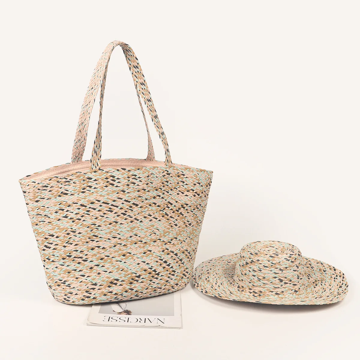 Straw Bag Straw Hat Set Striped Contrast Color Girl Accessories Tote Bag Handmade Woven Bag Women Fashionable Simple Holiday Bag
Straw Bag Straw Hat Set Striped Contrast Color Girl Accessories Tote Bag Handmade Woven Bag Women Fashionable Simple Holiday Bag