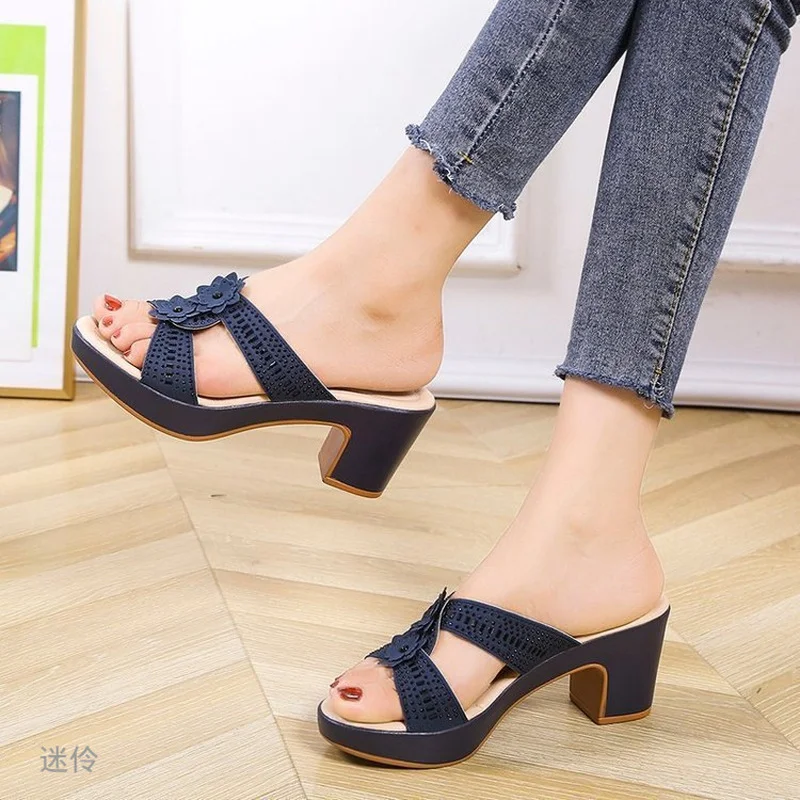 New Women's Wedge Slippers 2022 Summer Fashion Roman Flowers Slippers Square Heel Platform Comfortable Outdoor Women's Sandals
New Women's Wedge Slippers 2022 Summer Fashion Roman Flowers Slippers Square Heel Platform Comfortable Outdoor Women's Sandals