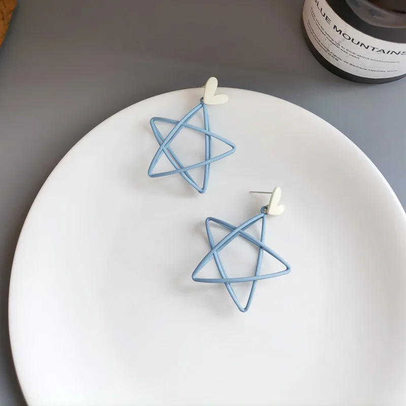 Aesthetic Contrast Small Fresh Star Earrings Simple Three-dimensional Design Earrings Korean Fashion
Aesthetic Contrast Small Fresh Star Earrings Simple Three-dimensional Design Earrings Korean Fashion