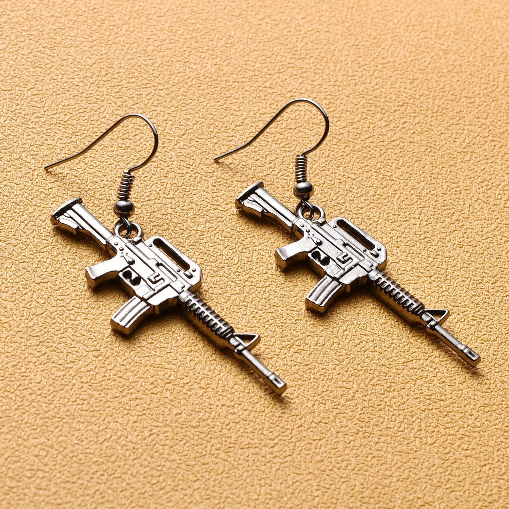 Novel Alloy M4A1 Charms Earrings Fashion Pendant Jewelry Accessories Dangle Earrings for Women Girls Birthday Party Gifts
Novel Alloy M4A1 Charms Earrings Fashion Pendant Jewelry Accessories Dangle Earrings for Women Girls Birthday Party Gifts