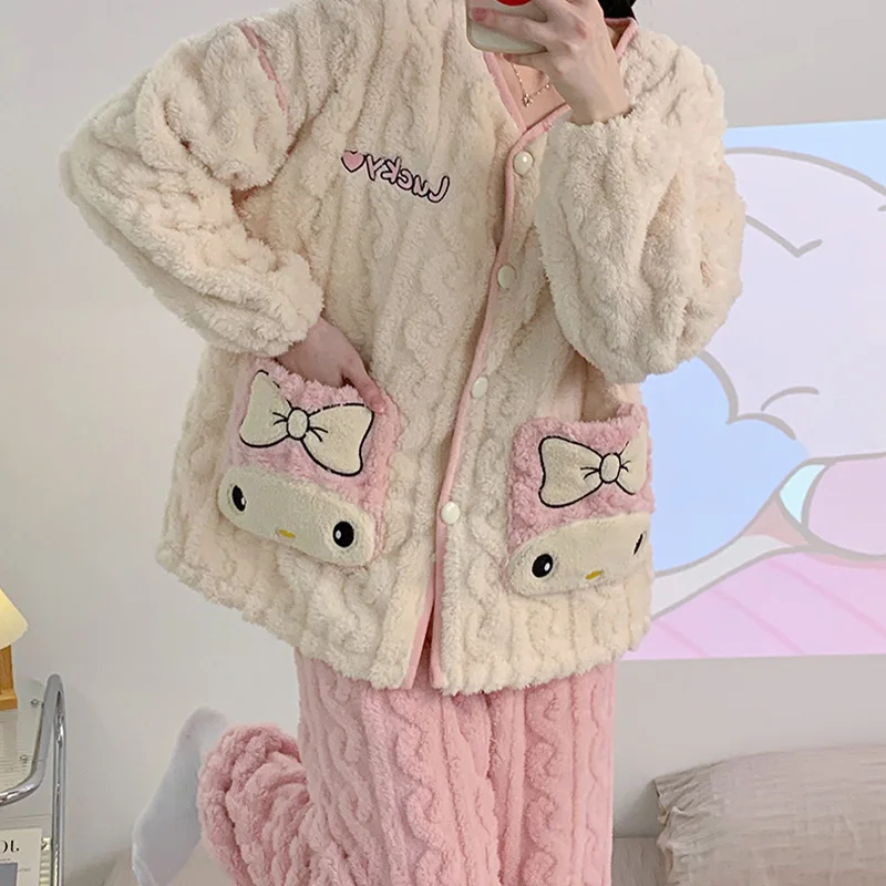 Sanrioed HelloKittys Mymelody Cinnamoroll Kuromi Coral Velvet Pajamas Women's Winter Cartoon Long Sleeve Cardigan Homewear Set
Sanrioed HelloKittys Mymelody Cinnamoroll Kuromi Coral Velvet Pajamas Women's Winter Cartoon Long Sleeve Cardigan Homewear Set