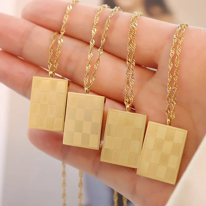 European and American Antique Chessboard Square Necklace Women's Stainless Steel Pendant Necklace Double Collar Chain
European and American Antique Chessboard Square Necklace Women's Stainless Steel Pendant Necklace Double Collar Chain