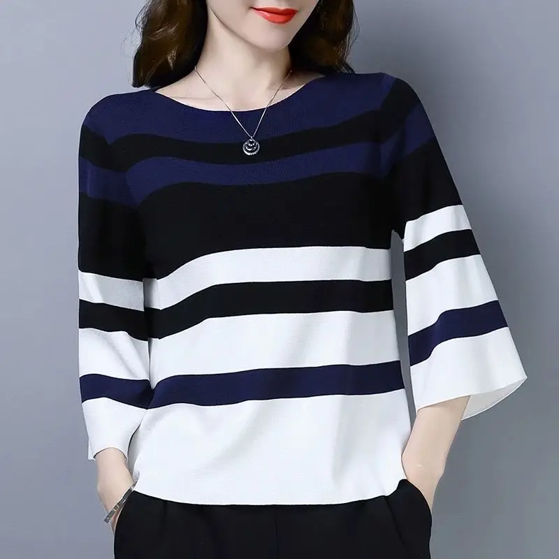 Women's t-shirt three-quarter sleeve loose top is thin summer Korean T-shirt women's knitted trumpet sleeve T-shirt
Women's t-shirt three-quarter sleeve loose top is thin summer Korean T-shirt women's knitted trumpet sleeve T-shirt