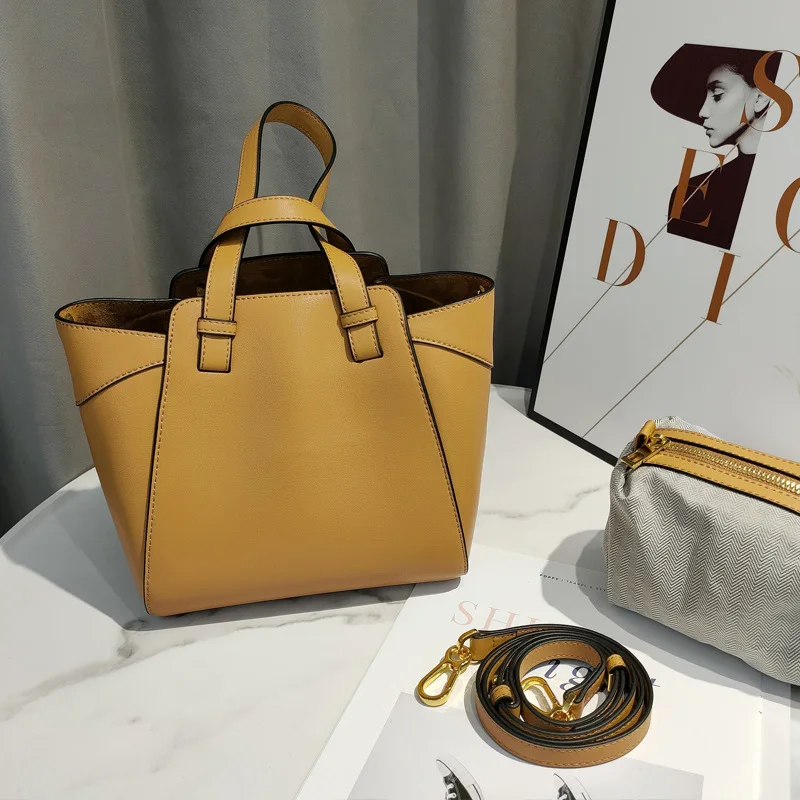 2022 Brand Same Style Women's Bag Fashion Trend Bucket Bag Women's Messenger Bag Luxury Leather Shoulder Handbag Bag Shape
2022 Brand Same Style Women's Bag Fashion Trend Bucket Bag Women's Messenger Bag Luxury Leather Shoulder Handbag Bag Shape